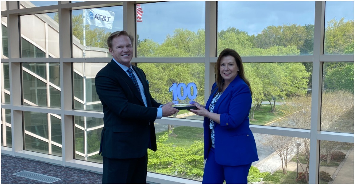 Jill Singer, National Security and Defense VP at AT&T Public Sector and FirstNet, Receives 2021 Wash100 Award From Executive Mosaic CEO Jim Garrettson