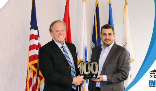 Executive Mosaic CEO Jim Garrettson Presents 2022 Wash100 Award to Todd Probert, President of CACI NSIS